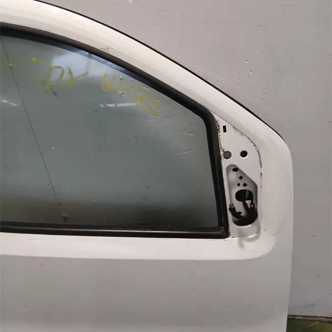 Porta anteriore destra
