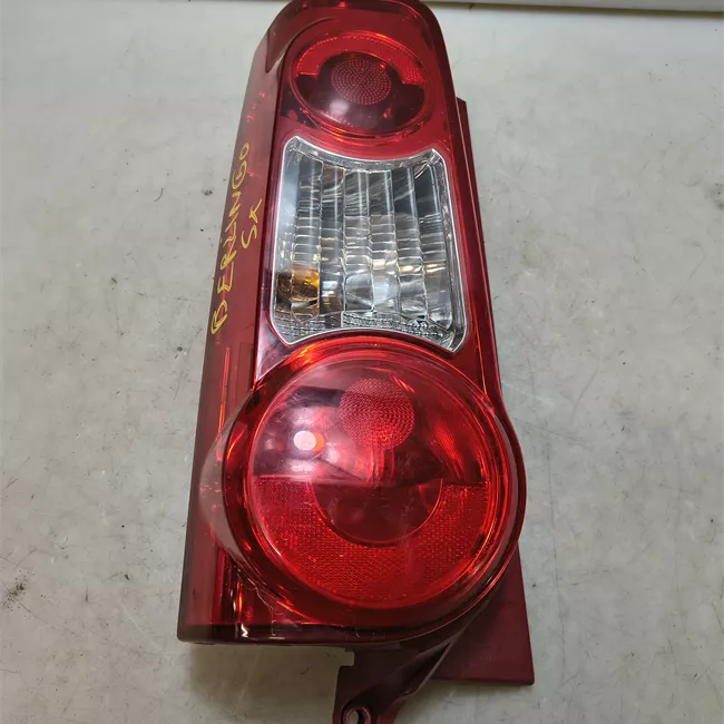 Fanale posteriore sinistro 2 porte sollev
