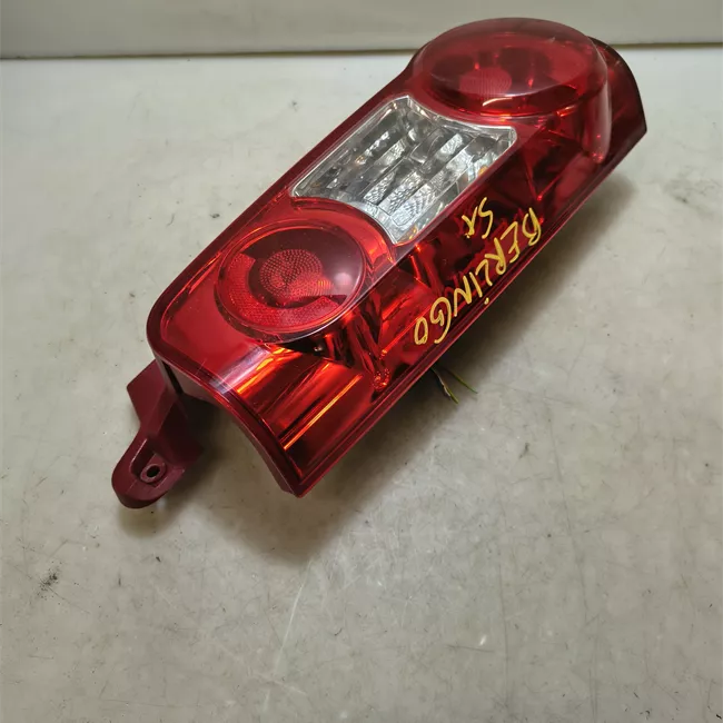 Fanale posteriore sinistro 2 porte sollev