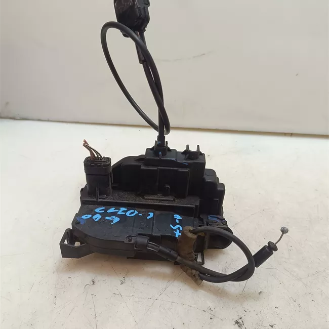 Serratura porta anteriore sinistra con bloccaggio elettromagnetico