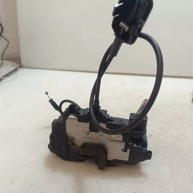 Serratura porta anteriore sinistra con bloccaggio elettromagnetico