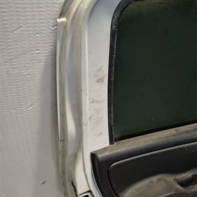 Porta posteriore sinistra senza fasce paracolpi