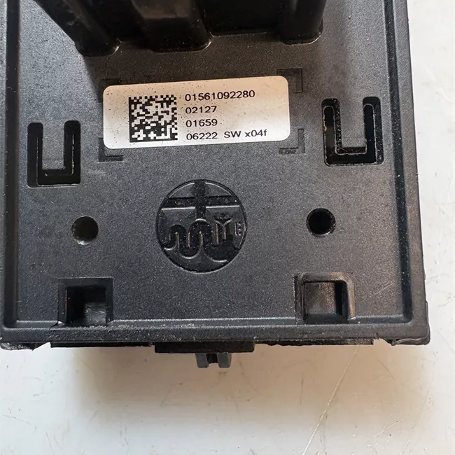 Interruttore alzacristalli porta anteriore