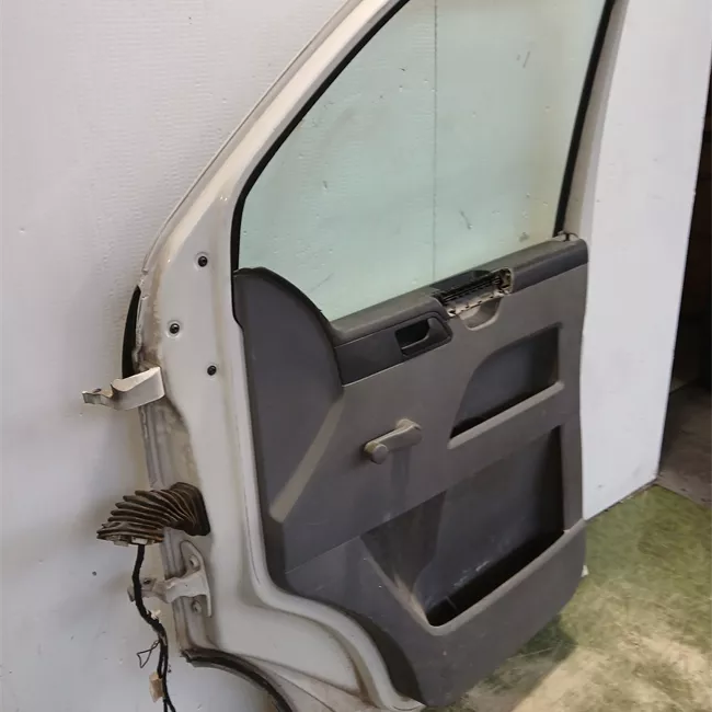 Porta anteriore destra