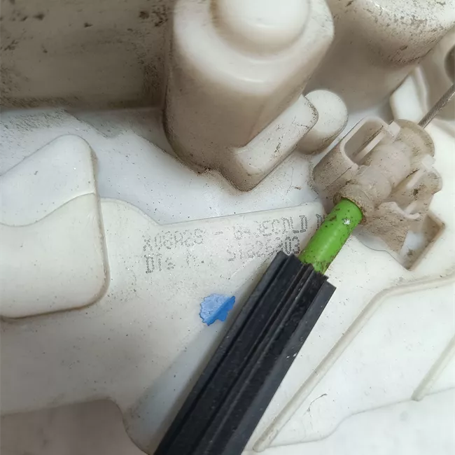 Serratura porta anteriore destra