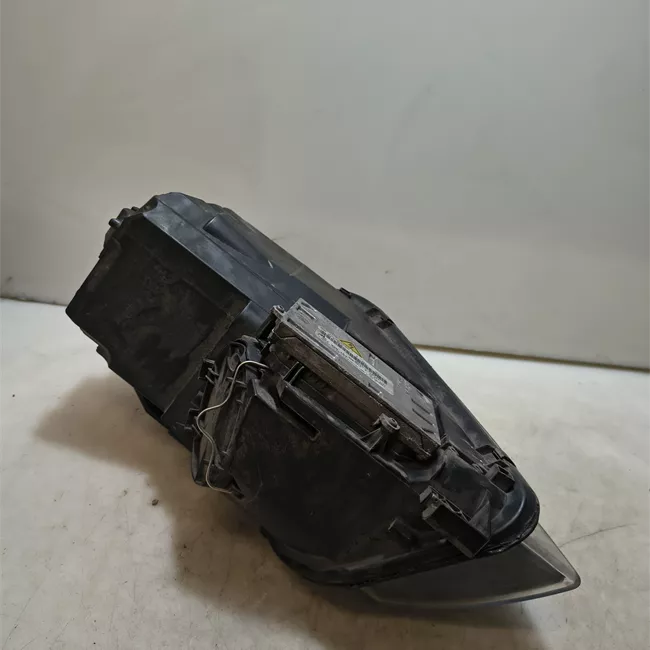 Proiettore destro Xeno