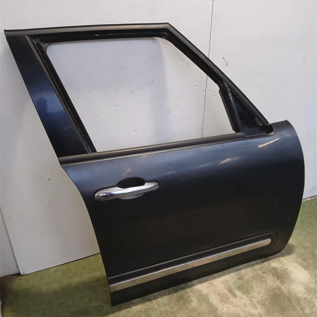 Porta anteriore destra
