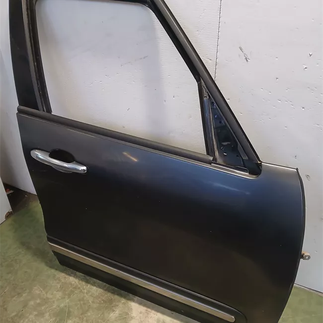 Porta anteriore destra