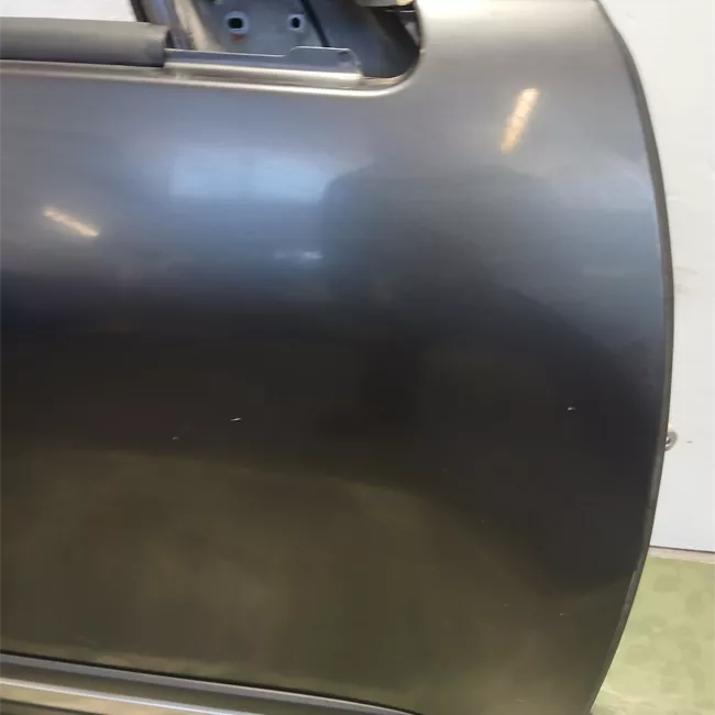 Porta anteriore destra