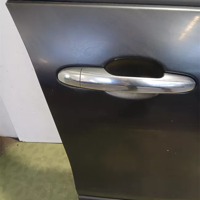 Porta anteriore destra