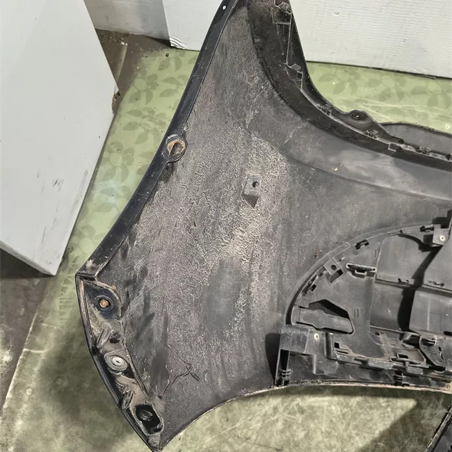 Paraurti anteriore con kit di fissaggio Primer