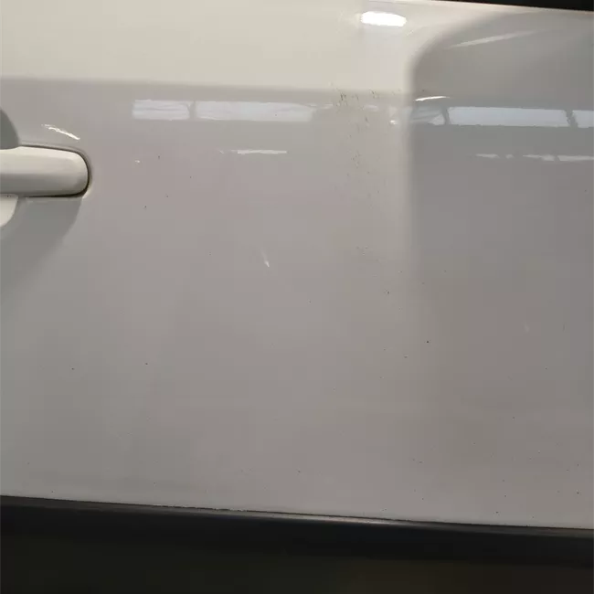 Porta anteriore destra