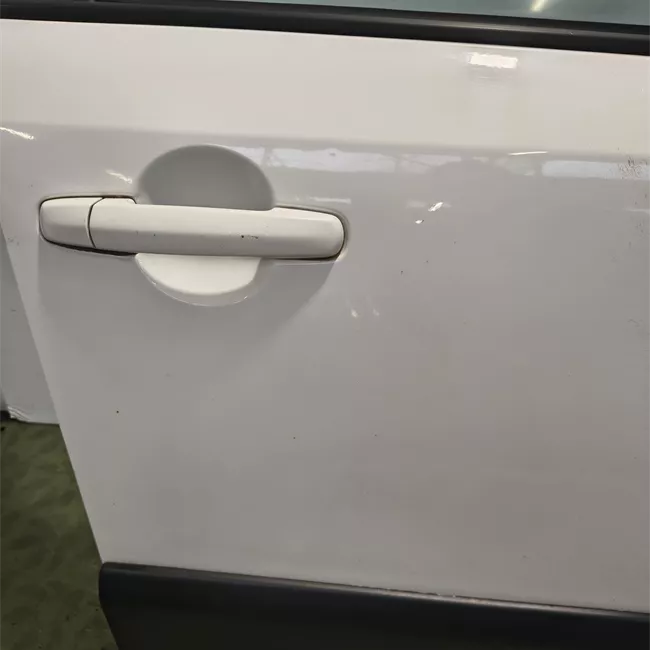 Porta anteriore destra