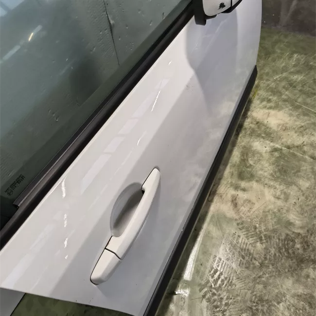 Porta anteriore destra