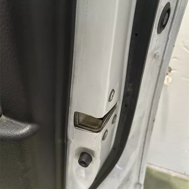 Porta anteriore destra