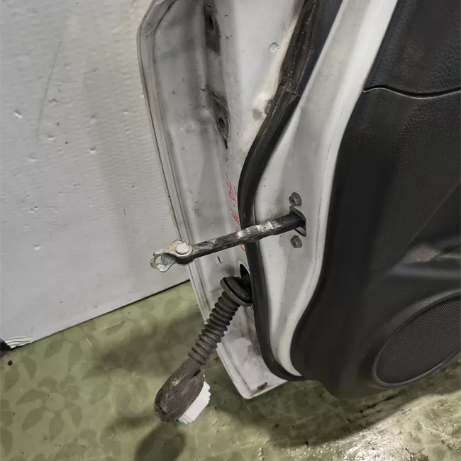 Porta anteriore destra