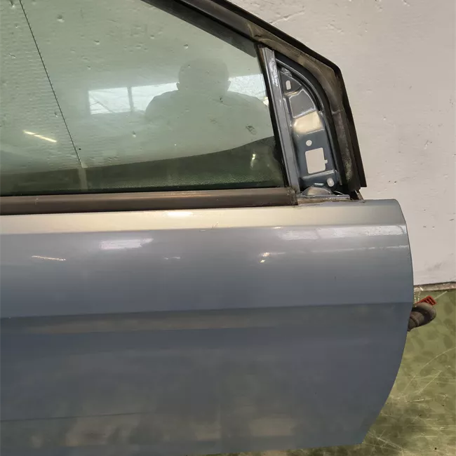 Porta anteriore destra