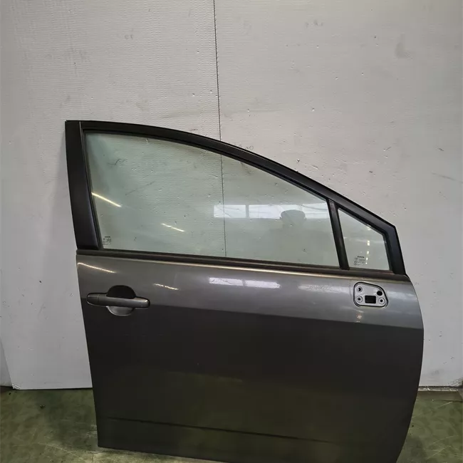 Porta anteriore destra