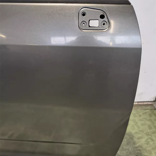 Porta anteriore destra