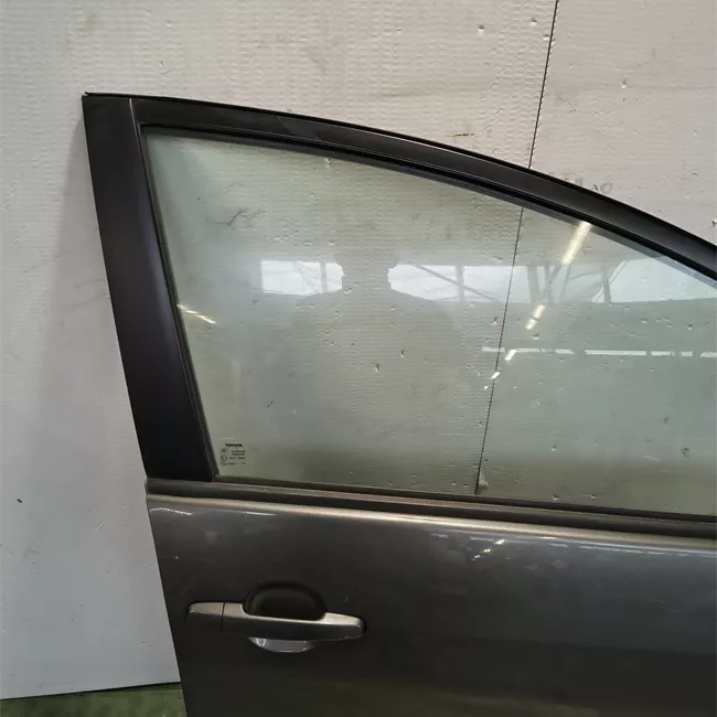 Porta anteriore destra