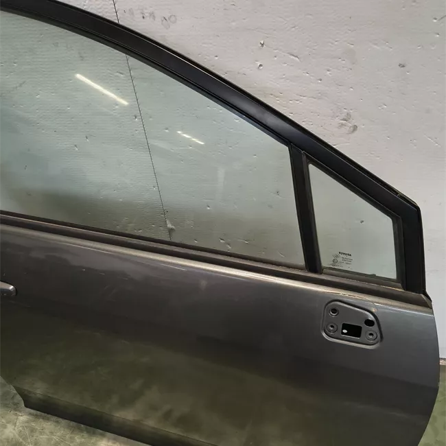 Porta anteriore destra