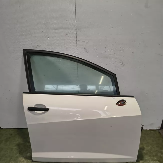 Porta anteriore destra