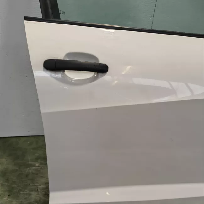 Porta anteriore destra