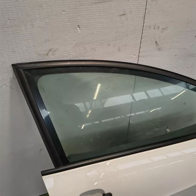 Porta anteriore destra