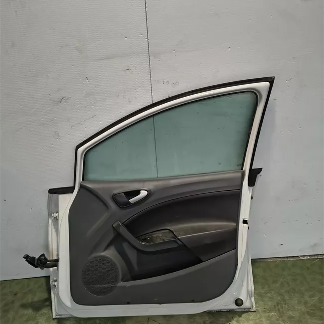 Porta anteriore destra