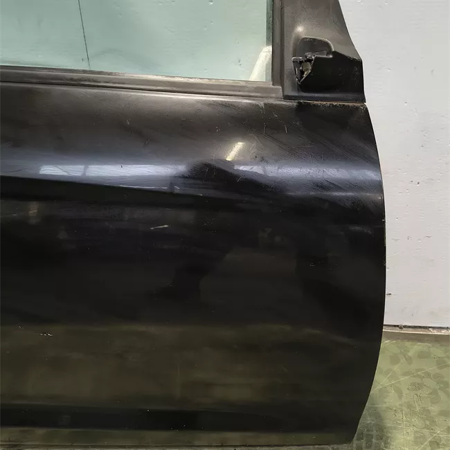 Porta anteriore destra