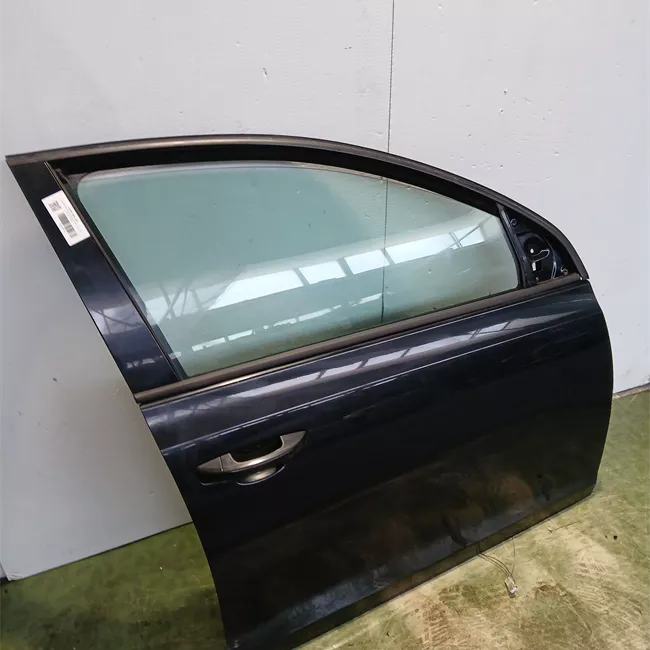 Porta anteriore destra