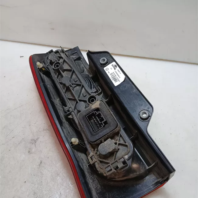 Fanale posteriore destro porta basculante