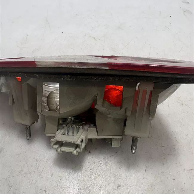 Fanale posteriore parte interno destro con pacchiusura Cromo