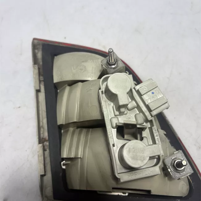 Fanale posteriore parte interno destro con pacchiusura Cromo
