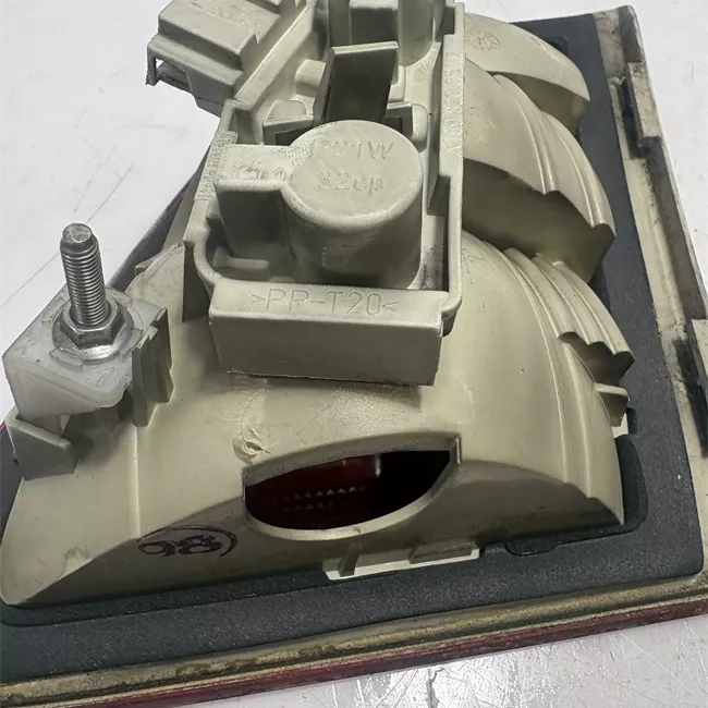 Fanale posteriore parte interno sinistro con pacchiusura Cromo