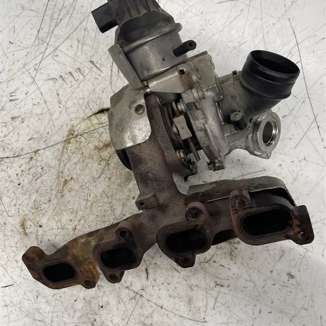 Turbocompressore con collettore scarico