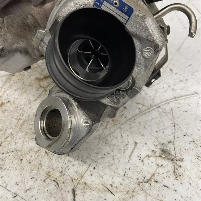 Turbocompressore con collettore scarico