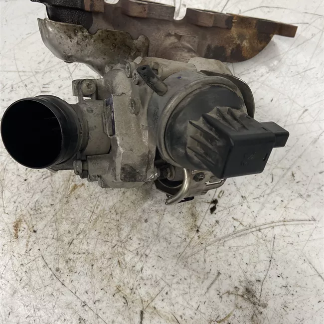 Turbocompressore con collettore scarico