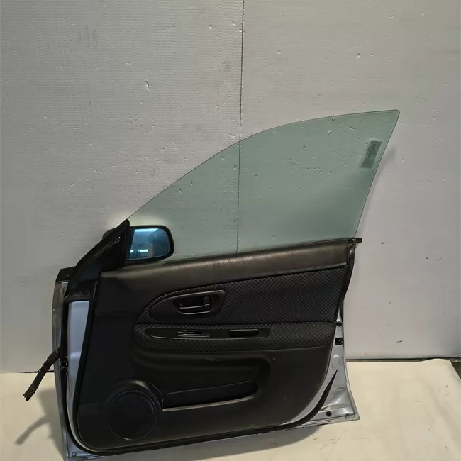 Porta anteriore destra