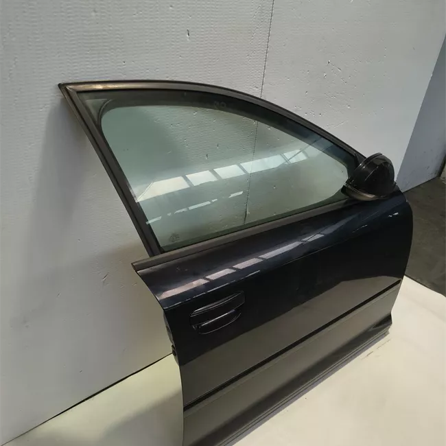 Porta anteriore destra