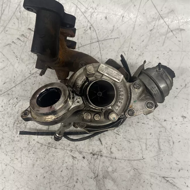 Turbocompressore con collettore scarico
