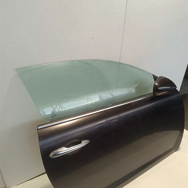 Porta anteriore destra