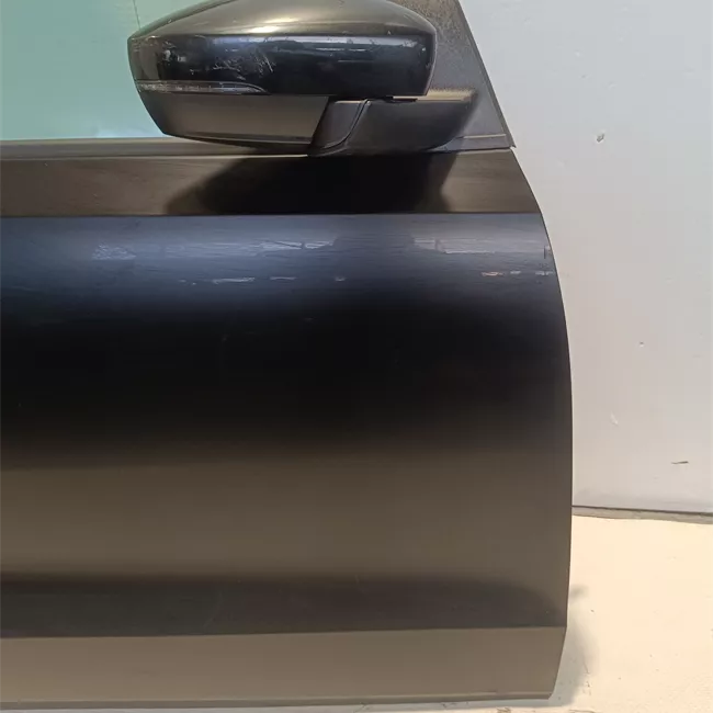 Porta anteriore destra