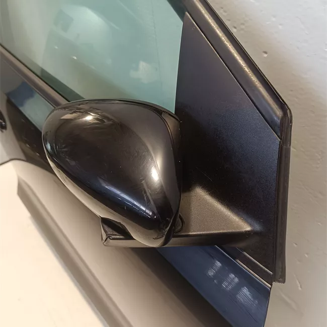 Porta anteriore destra