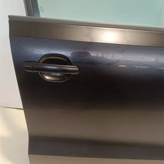 Porta anteriore destra