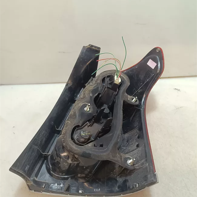 Fanale posteriore sinistro 01-03>01-06<