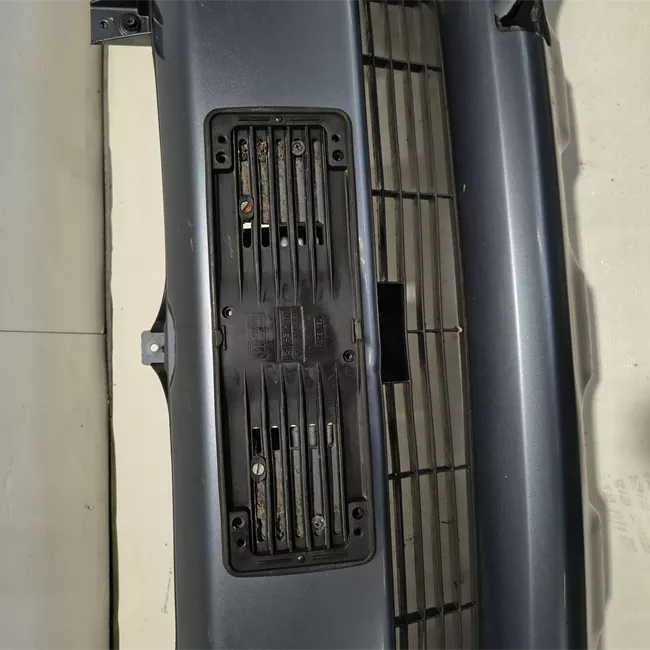 Paraurti anteriore con over fender