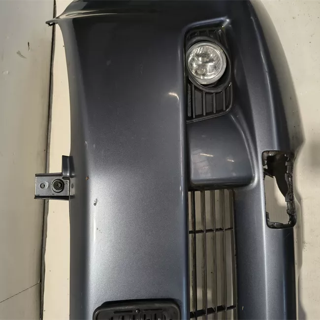 Paraurti anteriore con over fender