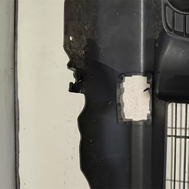 Paraurti anteriore con over fender