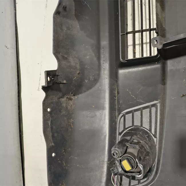 Paraurti anteriore con over fender